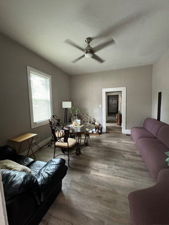 Living Room - West End Scholar's Stay