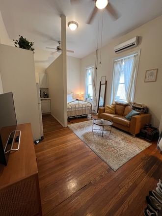 Living room/entryway - Rittenhouse 1 bedroom/2bath in Brownstone Building