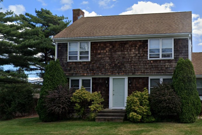 Front of House - Available for a group of 5!  Cozy 5 Bedroom Home in Narragansett!
