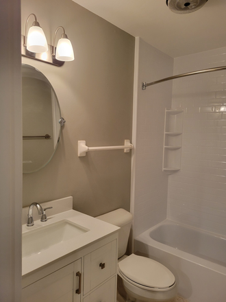 Bath - Villager Woodlawn Condomiums