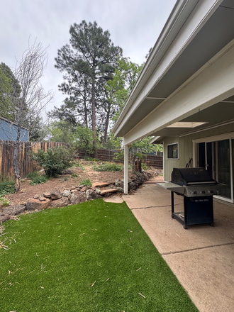 Back patio and bbq - Beautiful, spacious home with cozy private room and bathroom