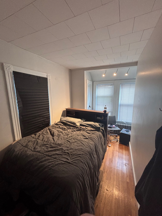 Bed (more dresser space under bed frame) - Spring Sublet, Bottom Unit, EXTREMELY close to campus