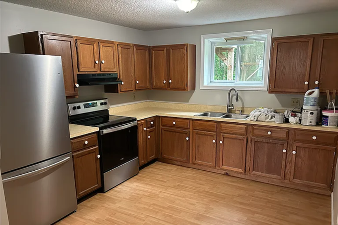 Kitchen - 3br/1ba in Colchester Duplex