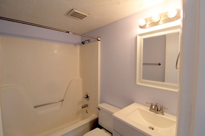 Bathroom - Live Your Best College Life at Hunters Ridge! Leasing for the 26-27 year Condo