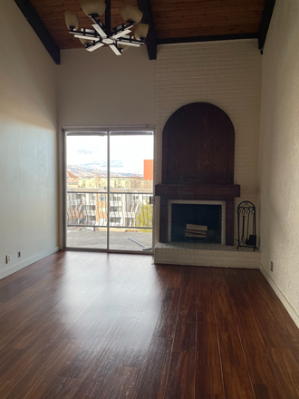 Living Room - Spanish Towers - Apartment Close to Campus