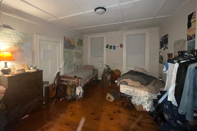 Shared double bedroom - Lincoln Real Estate Apt 2N, Center of Amherst, Next to Antonio’s