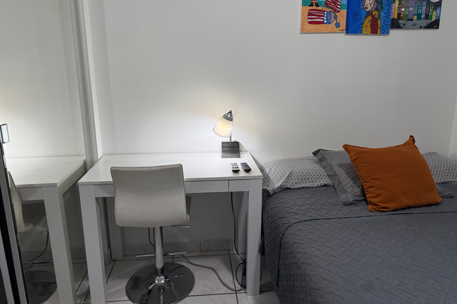 Bed and Desk - ROOM FOR RENT NEAR FIU Townhome