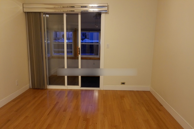 - - Close to Campus! Spacious 2 bed w/ off street parking & laundry Apartments