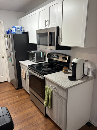 Kitchen - Northgate Lakes Lease Takeover (WITH 1MONTH FREE!) | Largest 1x1 in 3x3 Apartments