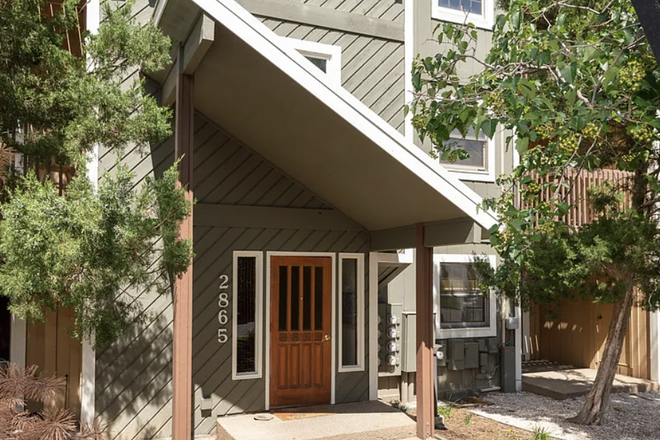 Gold Run: enjoy access to tennis courts, sand volleyball and racquetball, indoor pool, hot tubs, sauna and steam room. - 2 BD, 2 BA, A/C, W/D, < 0.5mi to campus! Condo