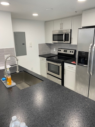 Newly renovated kitchen with deep sink - Looking for a roomate - Newly renovated 2 Bedroom and 2 Bath Condo
