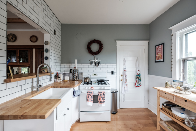 Kitchen - Upper-level duplex unit: 2 bed; 1 bath. Walkable neighborhood! Available 2026-7 SCHOOL YEAR