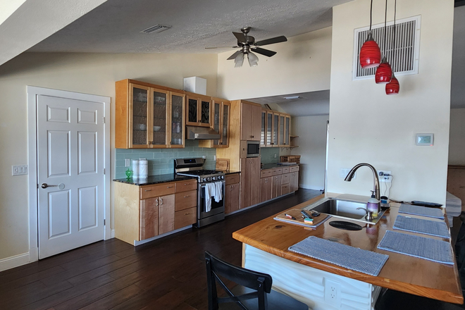 Kitchen - Lake Stall Suites House