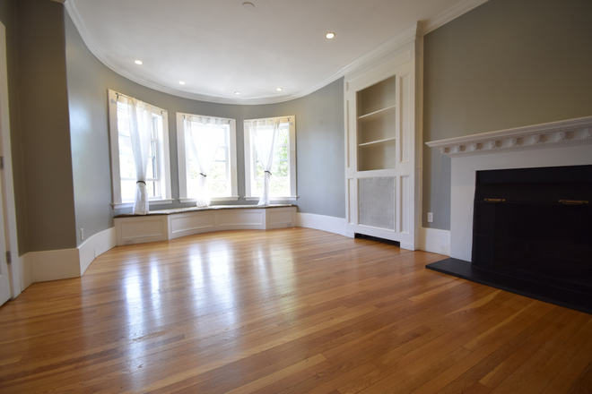 X - COOLIDGE CORNER 2 BED - LAUNDRY IN UNIT - PARKING - GREEN LINE