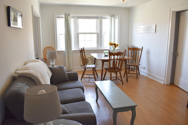 Comparable Living Room/Dining Room in Differnt Unit - Fall Sublet Available: 2b 2b Apartments