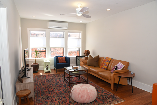 Living Area - Private Apartment 2/2 <2 miles from campus