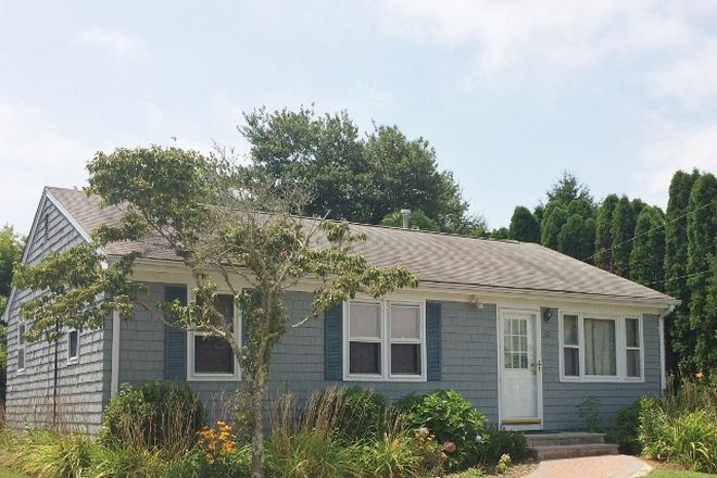 Front - 3 bedroom, 15 min to campus House