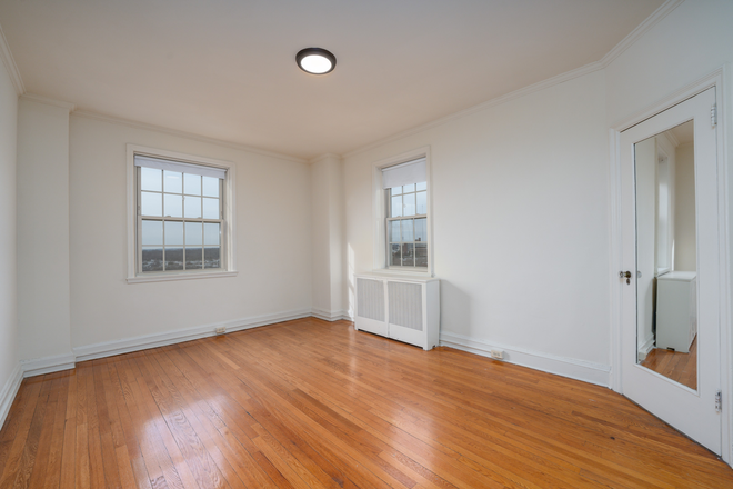 Bedroom - 100 West University Parkway, apartment across from Johns Hopkins Homewood field(Sublet)