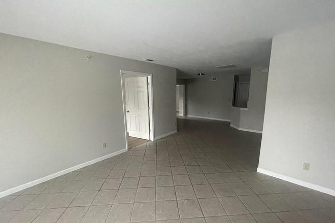 3 - AVAILABLE 6/5: 4828 Twin Lakes Rd. #1 Condo