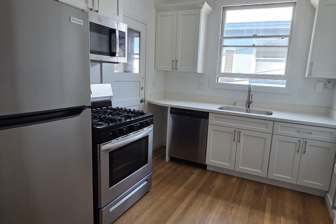 Kitchn - 3 BR with 2 BA Recently Remodeled In-Unit Laundry