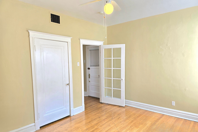 Bedroom - 7212 Forsyth -1St Floor - Close walk to Campus Apartments