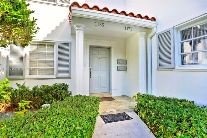 Front entrance - Golf view property close to campus. Duplex