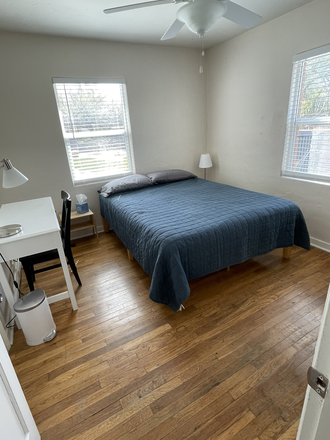 Furnished Bedroom - ROOMMATE WANTED. FOR HOUSE IN QUIET RESIDENTIAL NEIGHBORHOOD CLOSE TO CAMPUS
