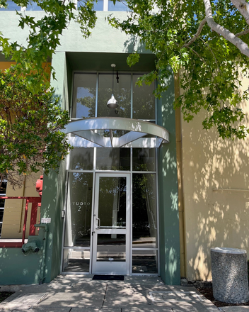 Private Entrance - Large Apartment on Emeryville Greenway