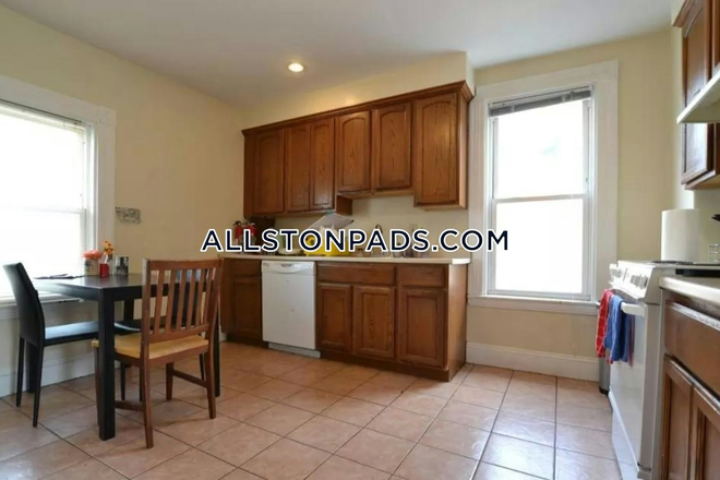 Kitchen - 4 Bed 1 Bath Apartment on Linden St.!