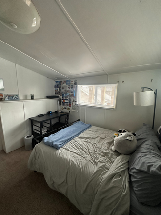 Bedroom - Summer Sublet (May, June, July) on the Hill!