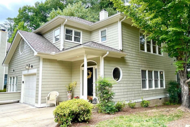 Outside entrance, parking in front - 1 private en-suite in a 2B/3B townhouse