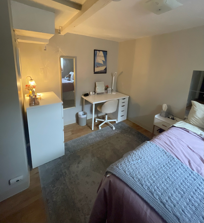 Room - Spring 2026 Sublease — Walk to Campus, Furnished, Flexible Dates