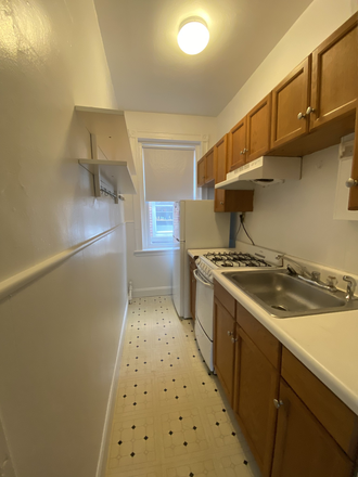 Hub Realty - Great 2 bedroom with renovated kitchen with dishwasher Apartments