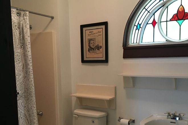 Modern bath in 1857 Ladysmith House - Piney Grove at Southall's Plantation - off Scenic Virginia Rt. 5 House