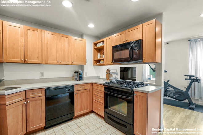 Kitchen - HUGE 2 Bed in North End with LAUNDRY & AC!!