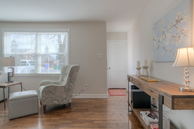 Entry Way - Airport Acres  Close to Campus House