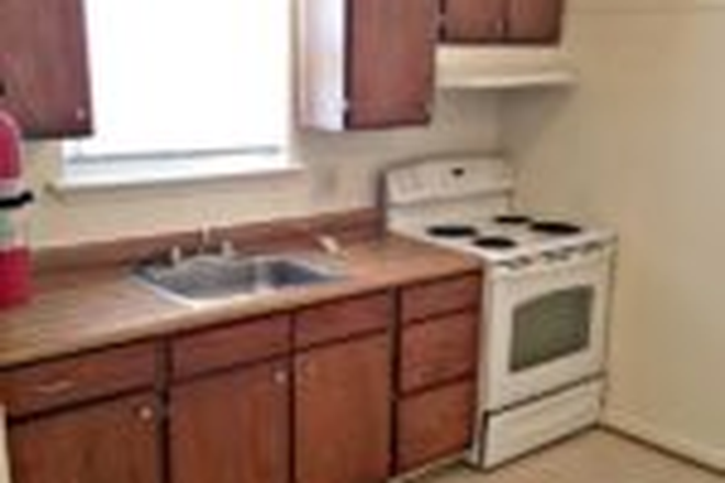 Kitchen - (ODUrent) 1442 W. 42nd St. House