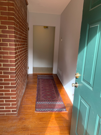 Front entry - Emory 1mi, spacious, quiet, furnished 3bd/2ba, utils incl., Decatur schools, park off street, $3000 House