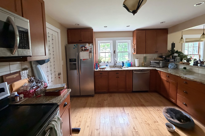 Kitchen - Comfortable Furnished House