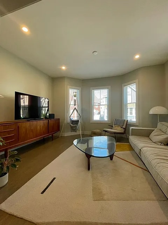 living room - Gorgeous townhouse, 5bd/3ba, 4 parking spaces and steps to Boston Landing commuter rail station