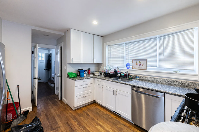 Call NOW for showings! 617-236-8600 - FANEUIL ST - NEW RENO 4BR SINGLE FAM HOUSE *AVAIL NOW* W/ 2 BATH, YARD, LNDRY, PRKNG, DR, EIK, DW!