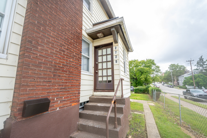 Entry - 2729, 2731 Eden Duplex