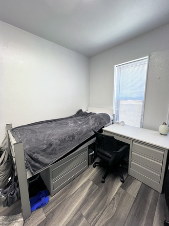 Sublet setup (bed, drawers, desk, chair provided) - EARLY BIRD SPECIAL – SUMMER SUBLET 1 MINUTE FROM CAMPUS Apartments