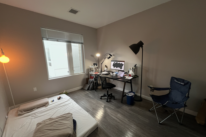 Bedroom - Spacious Bedroom with Private Bath & Walk-In Closet