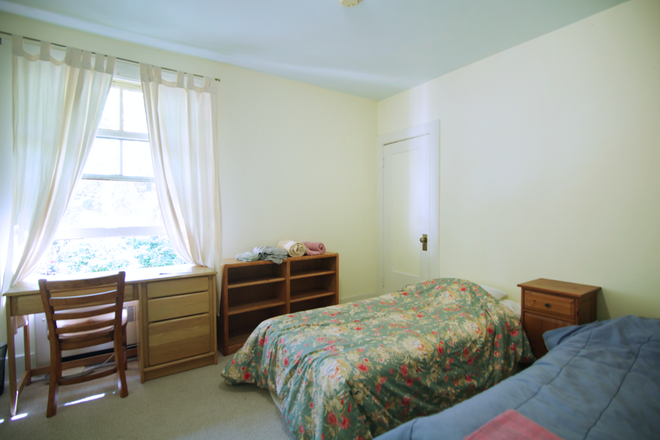 Bedroom - Private Room 1 Block from Campus with Garden View & Utilities Included Rental