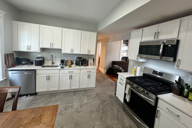 kitchen - Renovated 4 bedroom 2 bathroom with Central AC and Laundry in Unit. Close to South Boston!