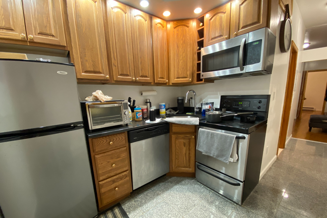 kitchen - Beautiful 2bd 1ba with Exposed Brick (North End)