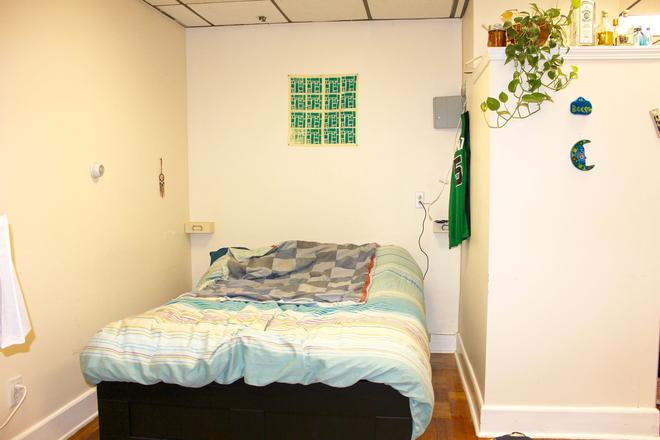 . - *HOT LISTING* Apartments