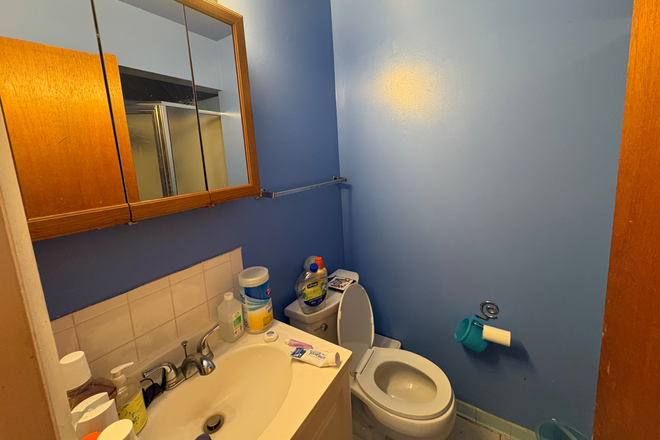 Bathroom - Room in a townhouse close to campus