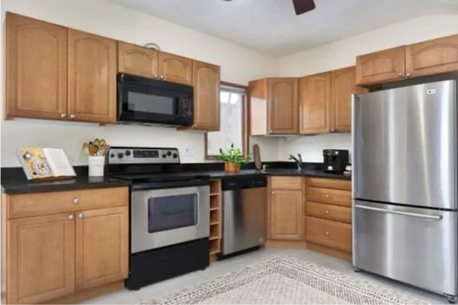 Kitchen - [2025-2026 Winter Break Sublease] 22 Winslow Road, NEGOTIABLE RENT Townhome